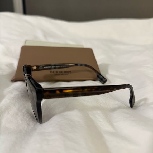 New Burberry Round Brown Sunglasses - Picture 5 of 9
